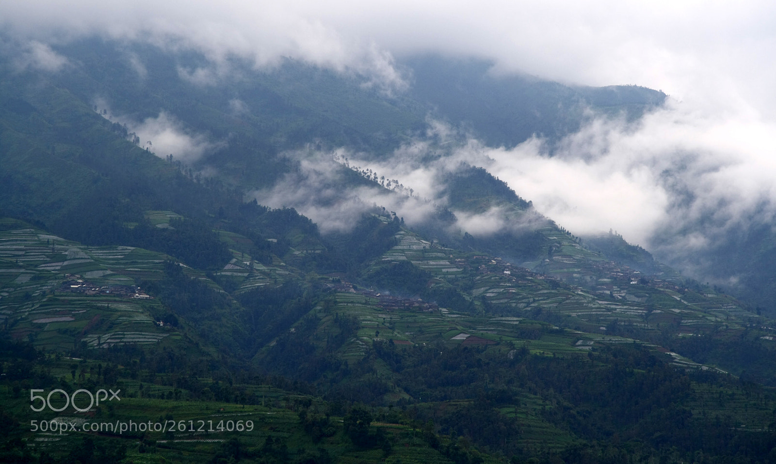 Canon EOS 1000D (EOS Digital Rebel XS / EOS Kiss F) sample photo. Mount merapi photography