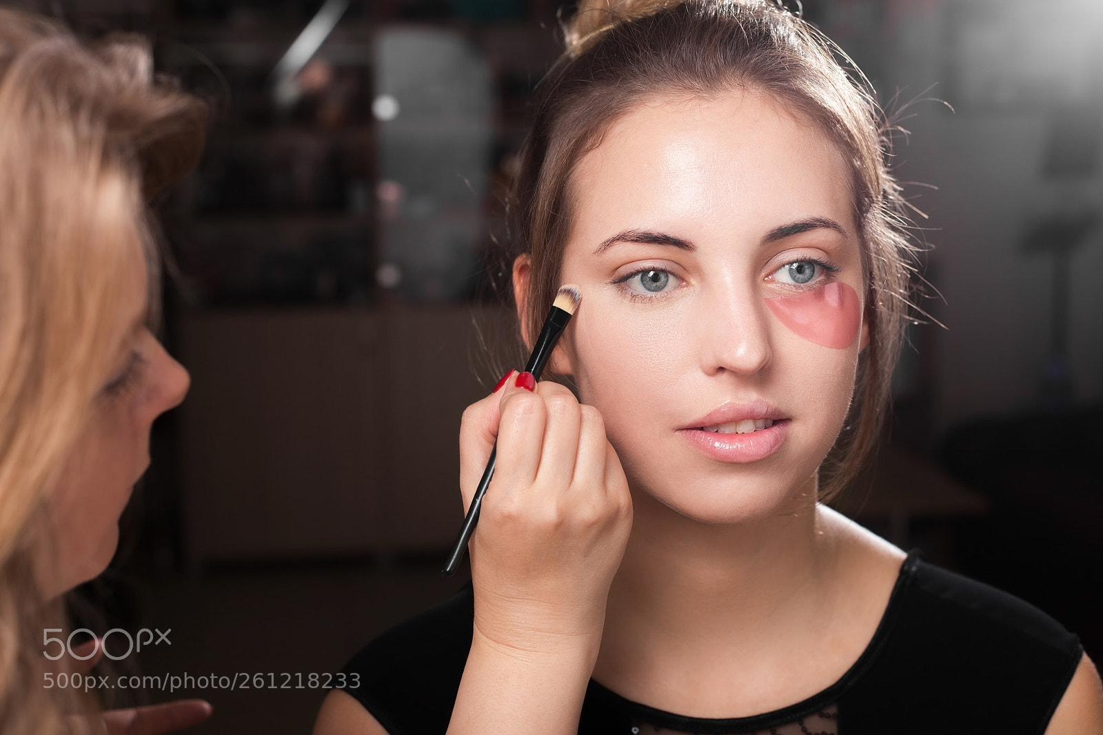 Canon EOS 5D Mark II sample photo. Makeup artist applying a photography