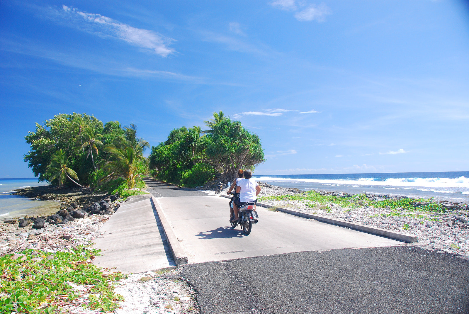 Nikon AF-S DX Nikkor 18-200mm F3.5-5.6G IF-ED VR sample photo. Narrowest part of the country.  funafuti photography