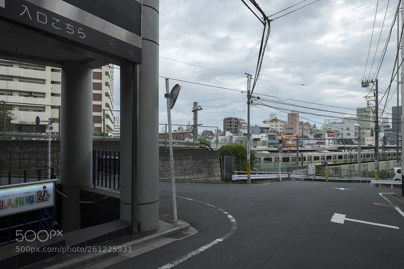 Fujifilm X-T1 sample photo. Tokyo.豊島区駒込　駒込駅 photography