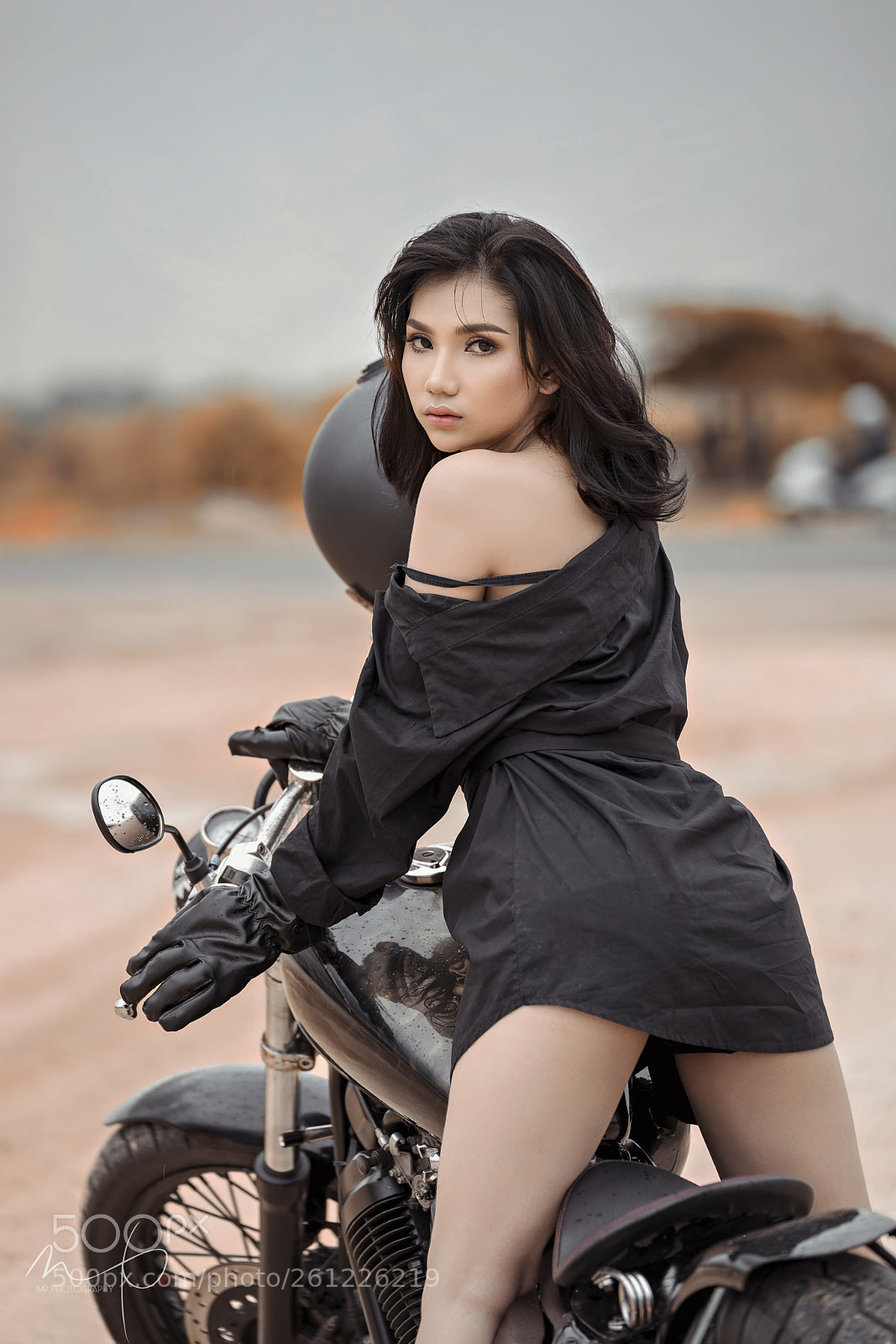 Sony a7R III sample photo. Lady & harleydavidson photography