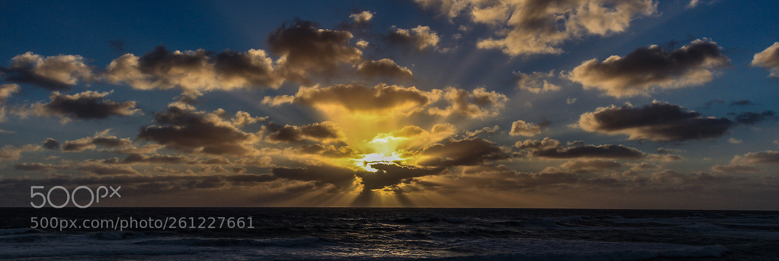 Canon EOS 600D (Rebel EOS T3i / EOS Kiss X5) sample photo. Beautiful rays at sunset photography