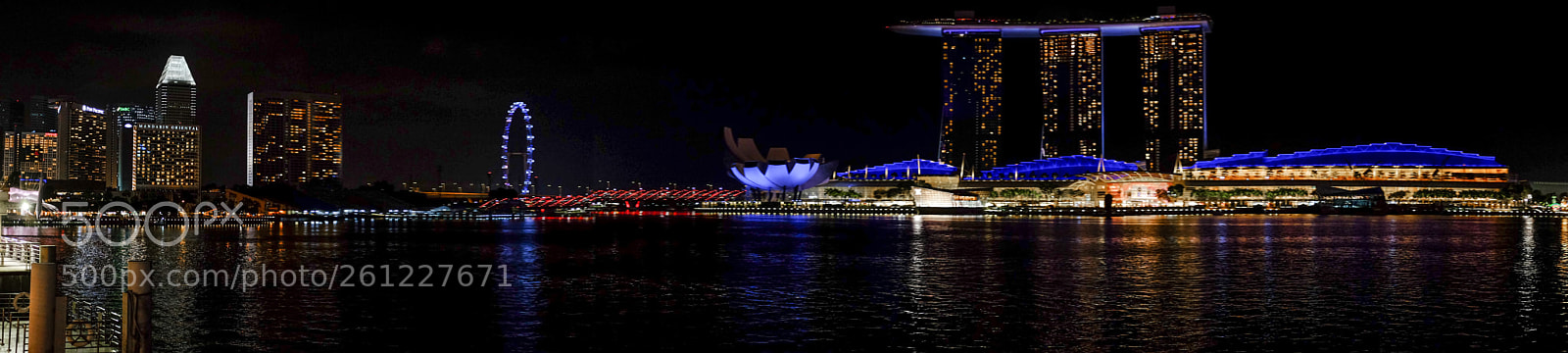 Fujifilm X100T sample photo. The famous lights of photography