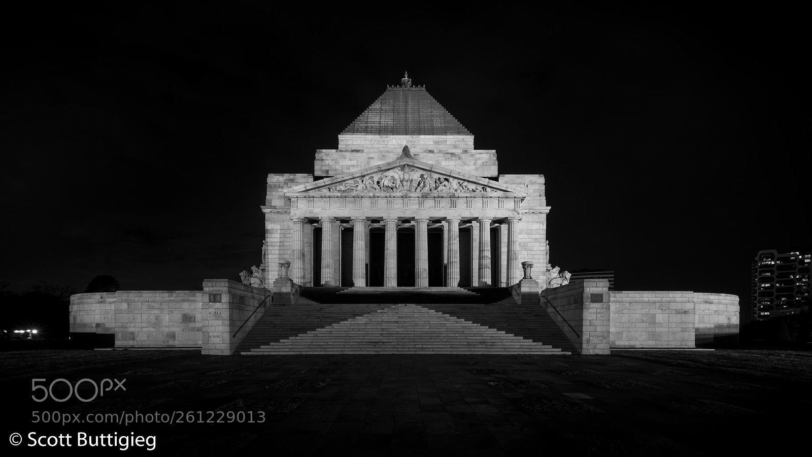 Canon EOS 5D Mark IV sample photo. Shrine of remembrance  photography