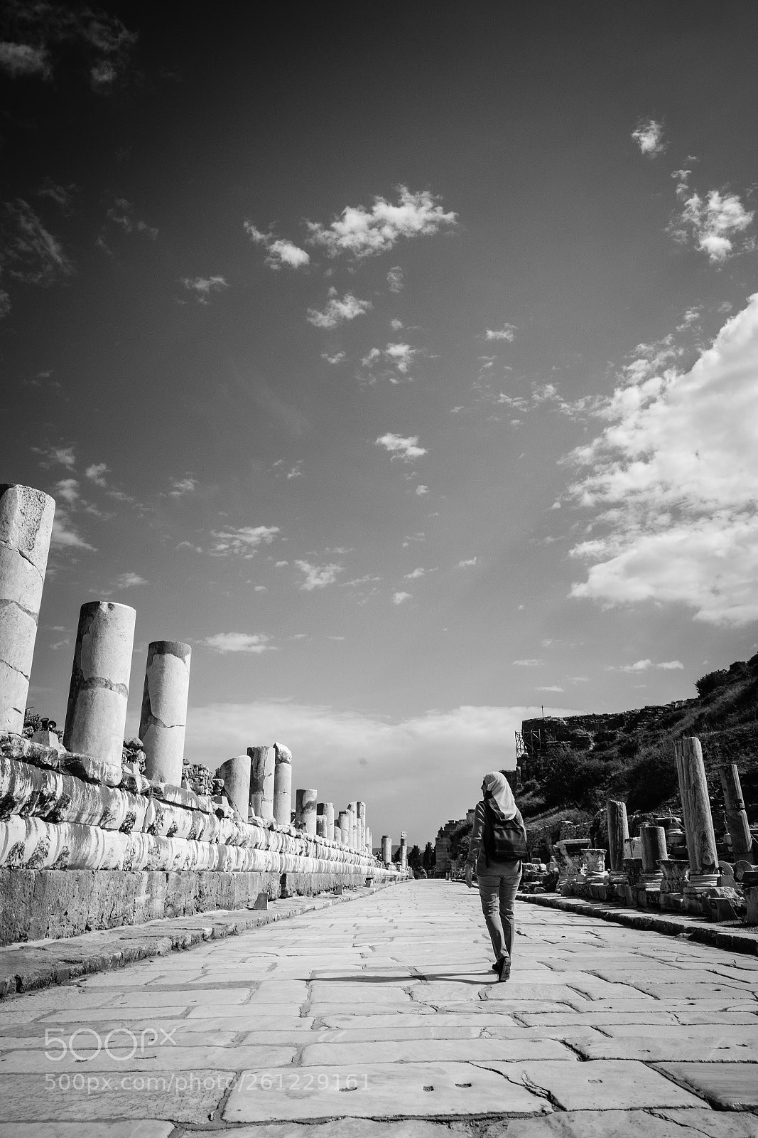 Fujifilm X-Pro2 sample photo. Walking down the road photography