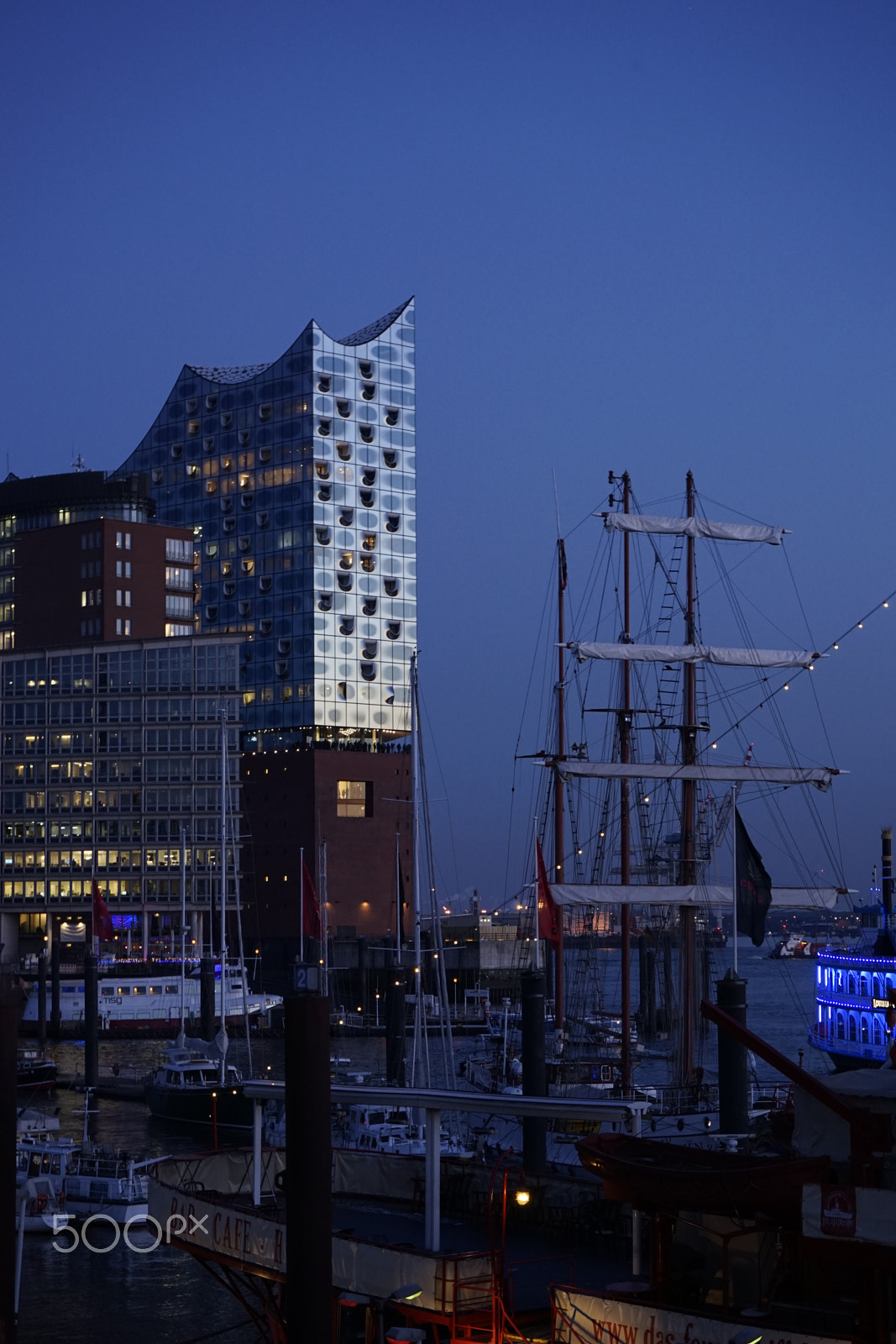 Sony a7 II sample photo. Elbphilharmonie im hamburger hafen photography