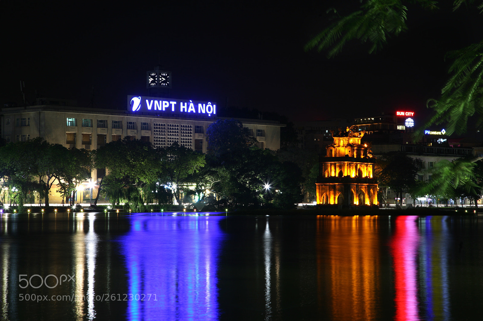 Canon EOS 5D sample photo. H o h o photography