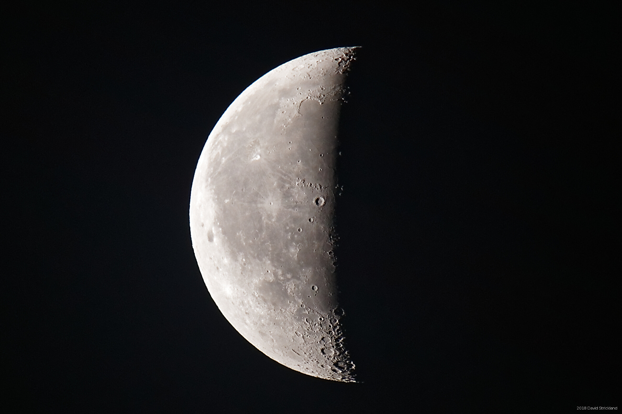Canon EOS 800D (EOS Rebel T7i / EOS Kiss X9i) + Canon EF 100-400mm F4.5-5.6L IS II USM sample photo. Moon 2018-06-07 photography