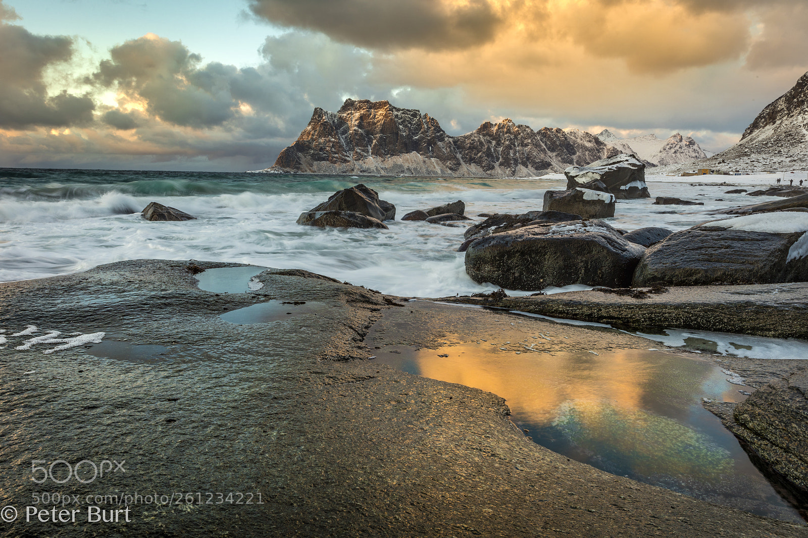 Canon EOS 5DS R sample photo. Uttakleiv beach in winter photography