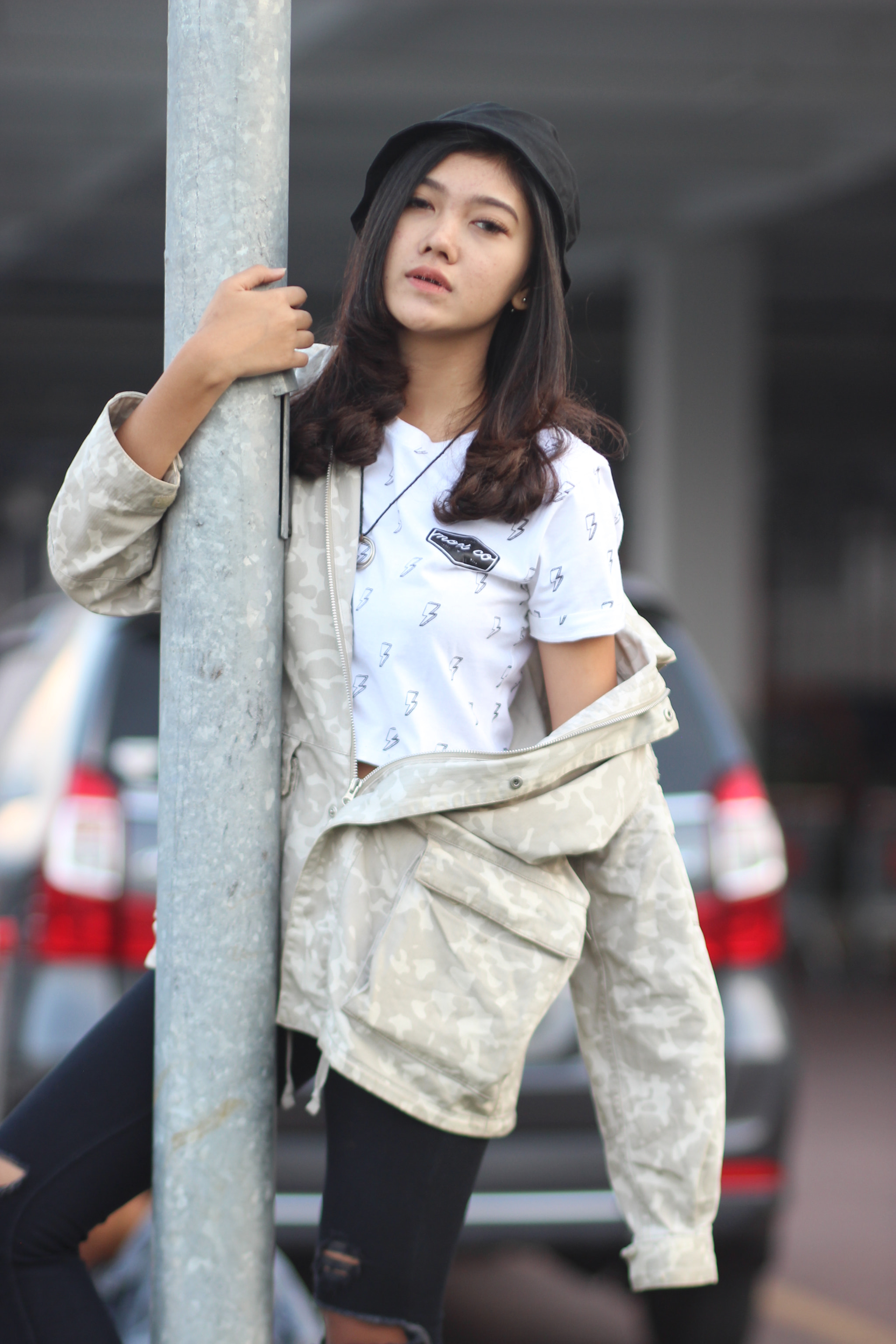 Canon 100mm sample photo. Parking lot photography