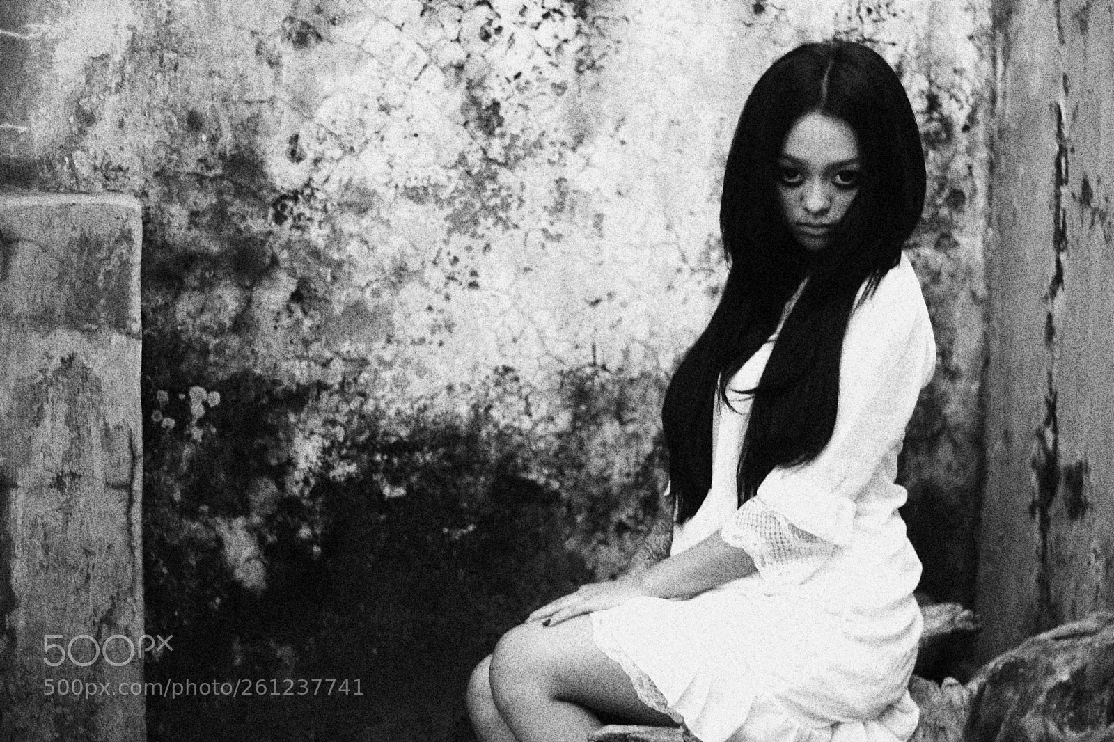 Canon EOS 600D (Rebel EOS T3i / EOS Kiss X5) sample photo. White dress photography