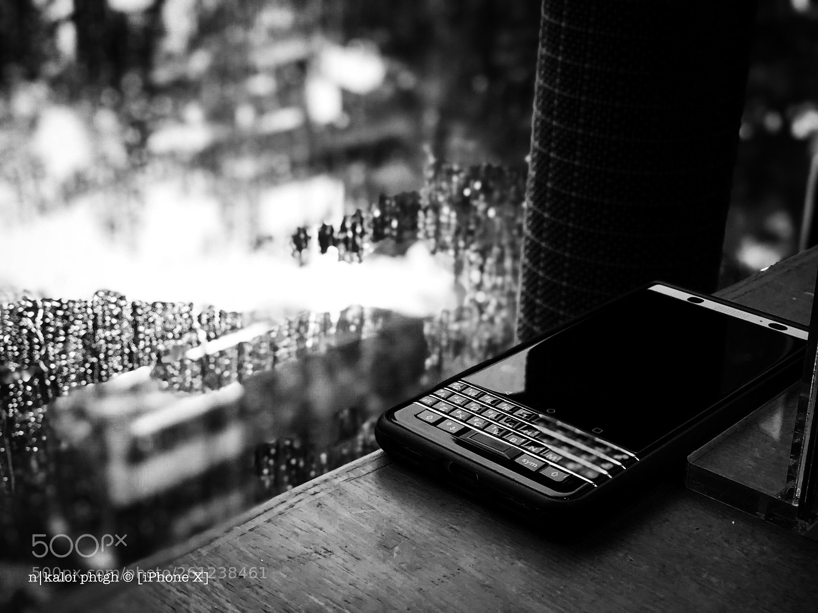 Apple iPhone X sample photo. Bb on the ledge photography