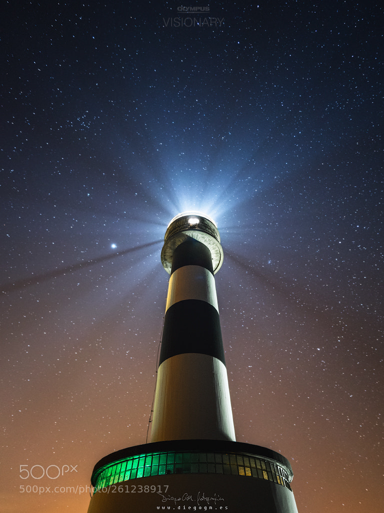 Olympus OM-D E-M5 II sample photo. Lifeguard light photography