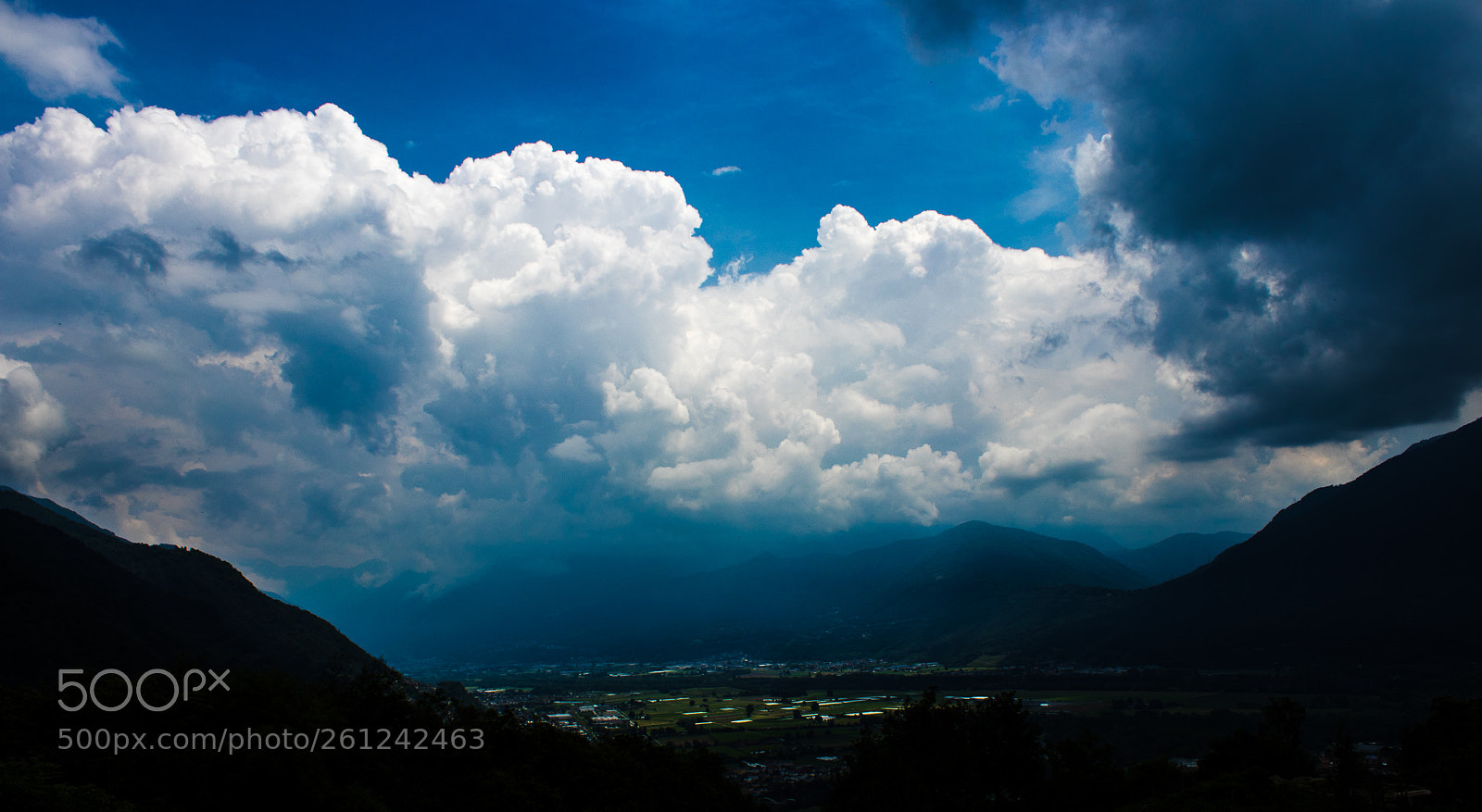 Canon EOS 200D (EOS Rebel SL2 / EOS Kiss X9) sample photo. The storm is coming photography