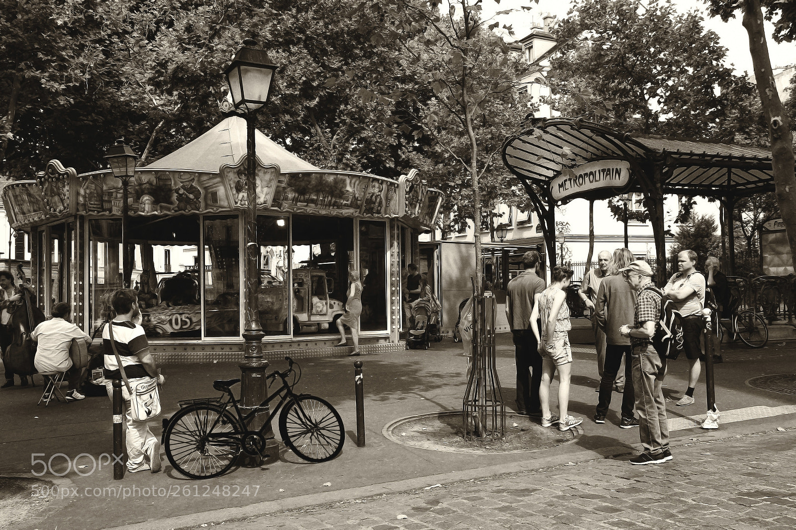 Canon EOS 600D (Rebel EOS T3i / EOS Kiss X5) sample photo. Metro abesses - montmartre photography