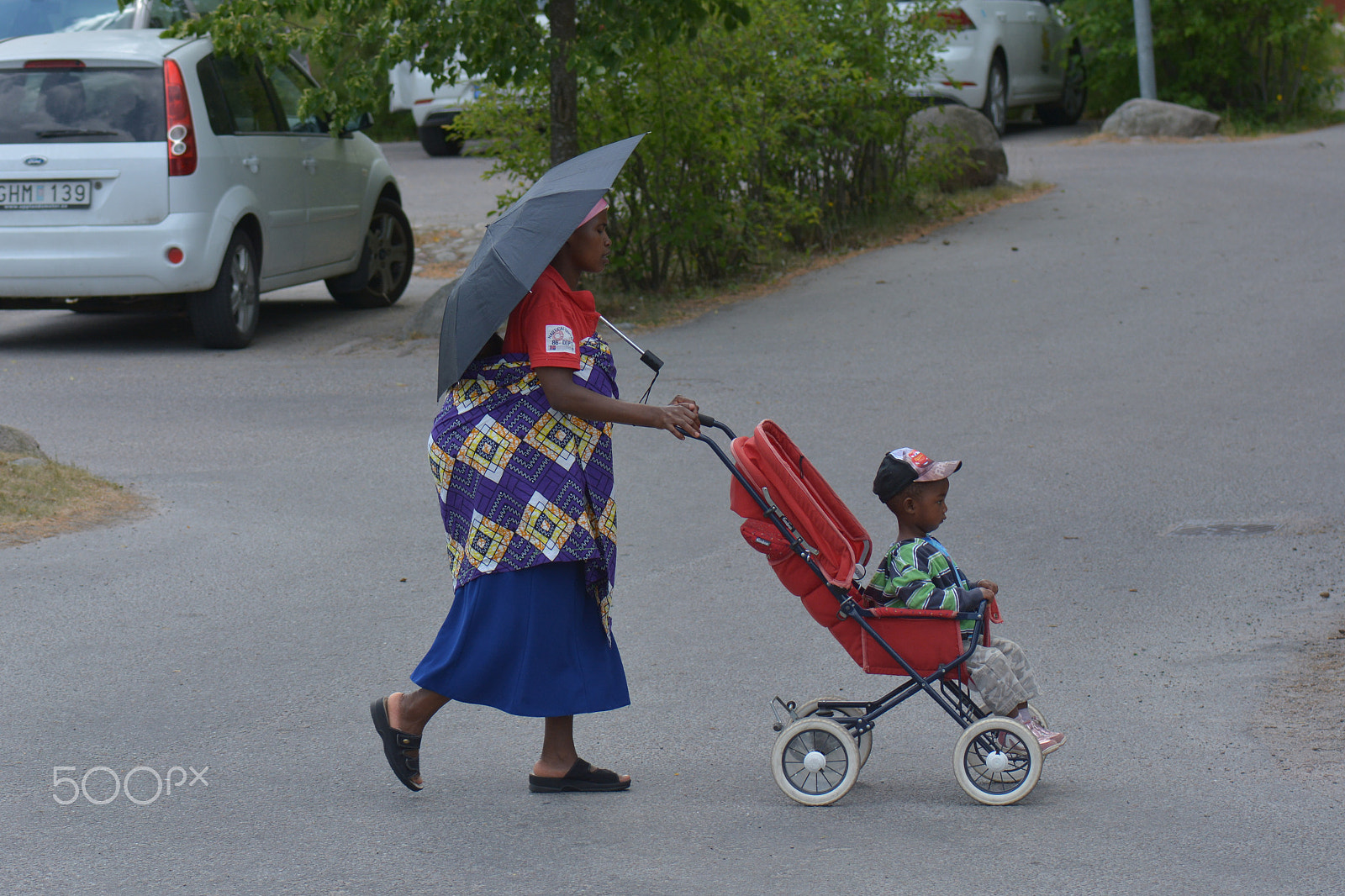 Nikon D7100 + Nikon AF-S Micro-Nikkor 105mm F2.8G IF-ED VR sample photo. A lady with a pram. photography