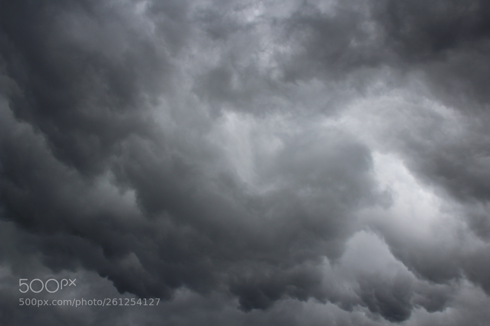 Canon EOS 1300D (EOS Rebel T6 / EOS Kiss X80) sample photo. Stormy photography