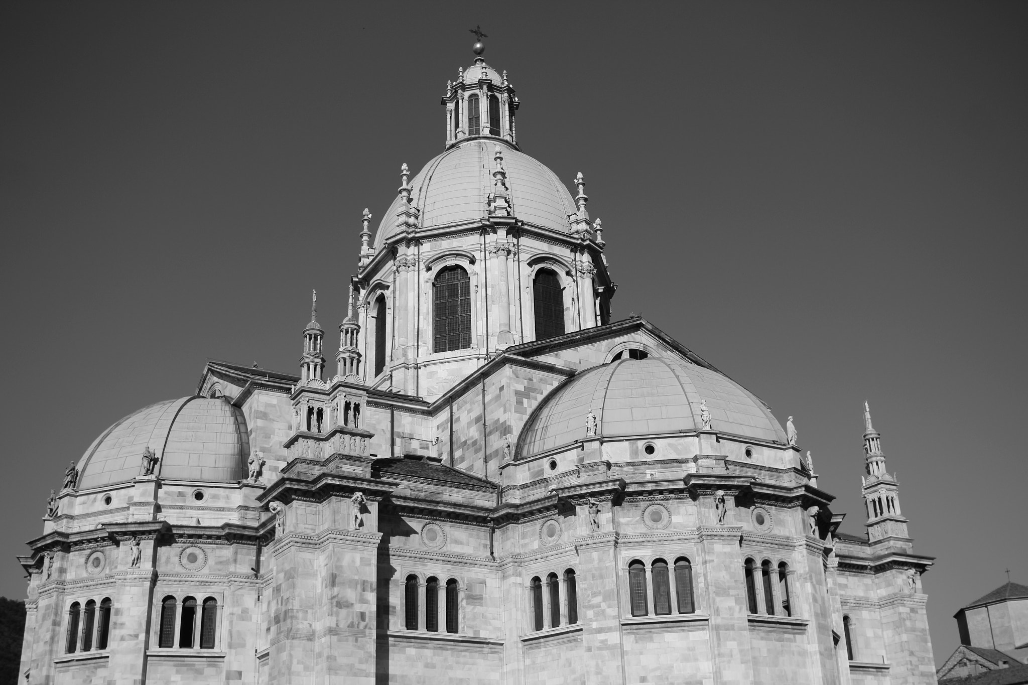 Canon EF-S 24mm F2.8 STM sample photo. Como cathedral photography