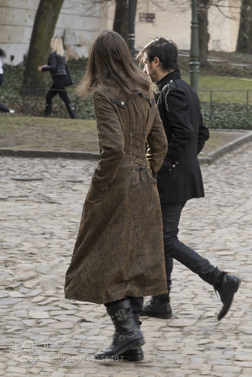Nikon D810 sample photo. Couple walking in street photography