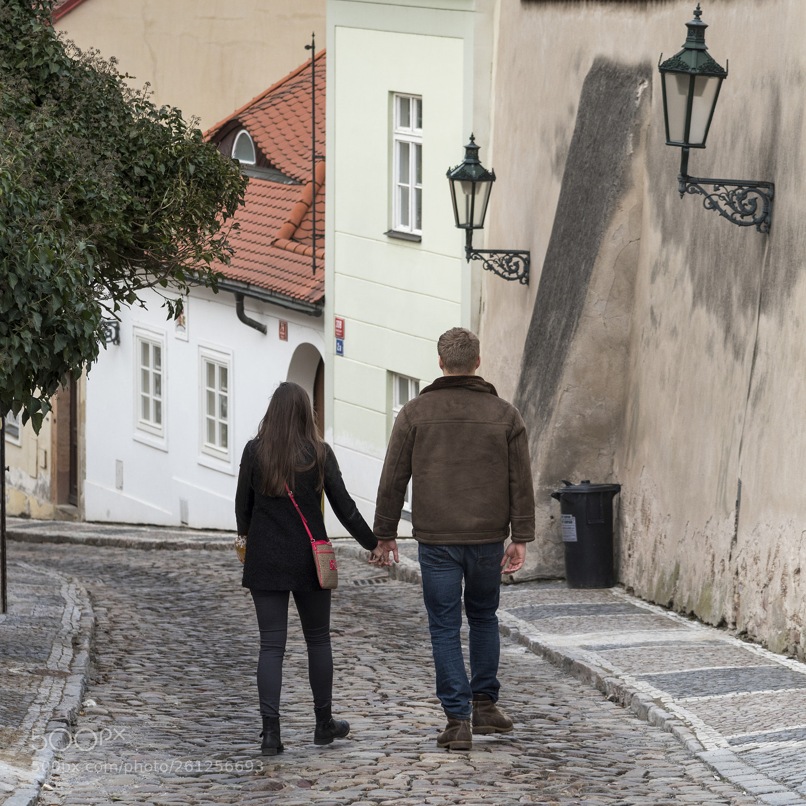 Nikon D810 sample photo. Couple walking down sloped photography