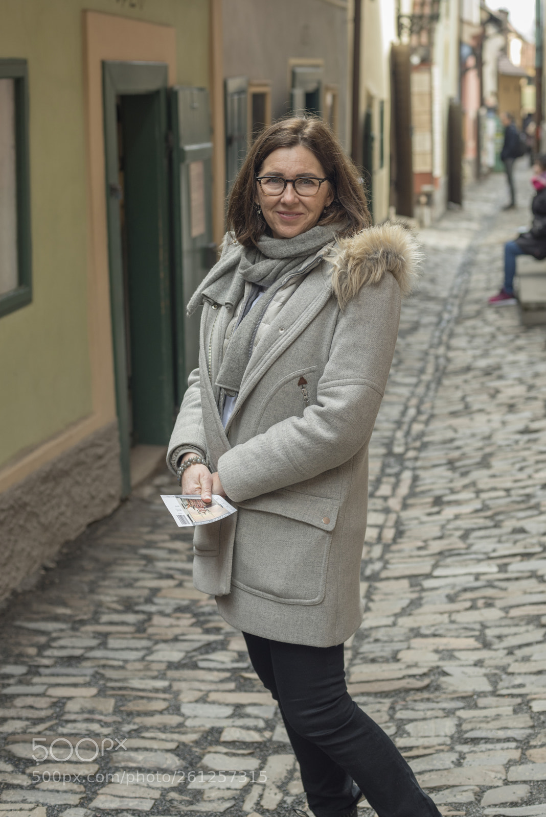 Nikon D810 sample photo. Woman standing in street photography