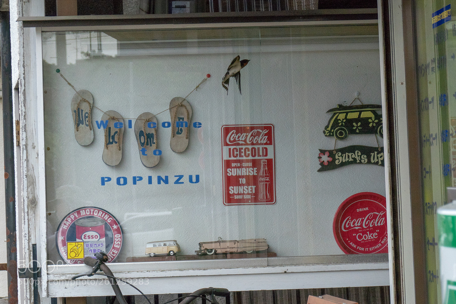 Panasonic Lumix DMC-FZ1000 sample photo. 巣に帰る親ツバメ photography