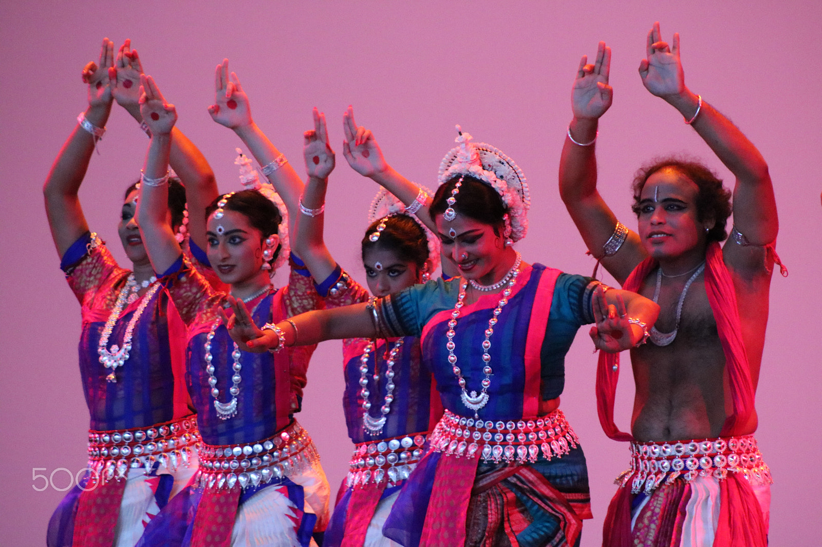 Canon EOS 750D (EOS Rebel T6i / EOS Kiss X8i) + Canon EF 75-300mm f/4-5.6 USM sample photo. Odissi dancers 1165 photography