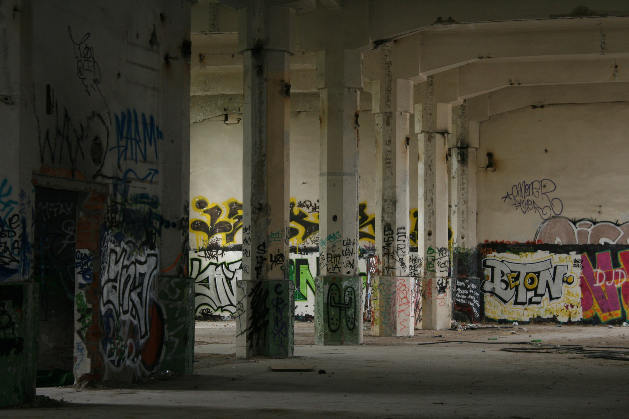 Canon EOS 400D (EOS Digital Rebel XTi / EOS Kiss Digital X) sample photo. Old factory photography