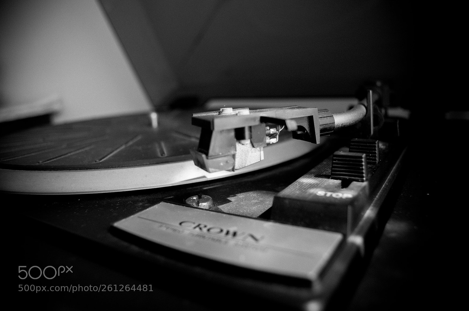 Nikon D3200 sample photo. Crown vinyl photography