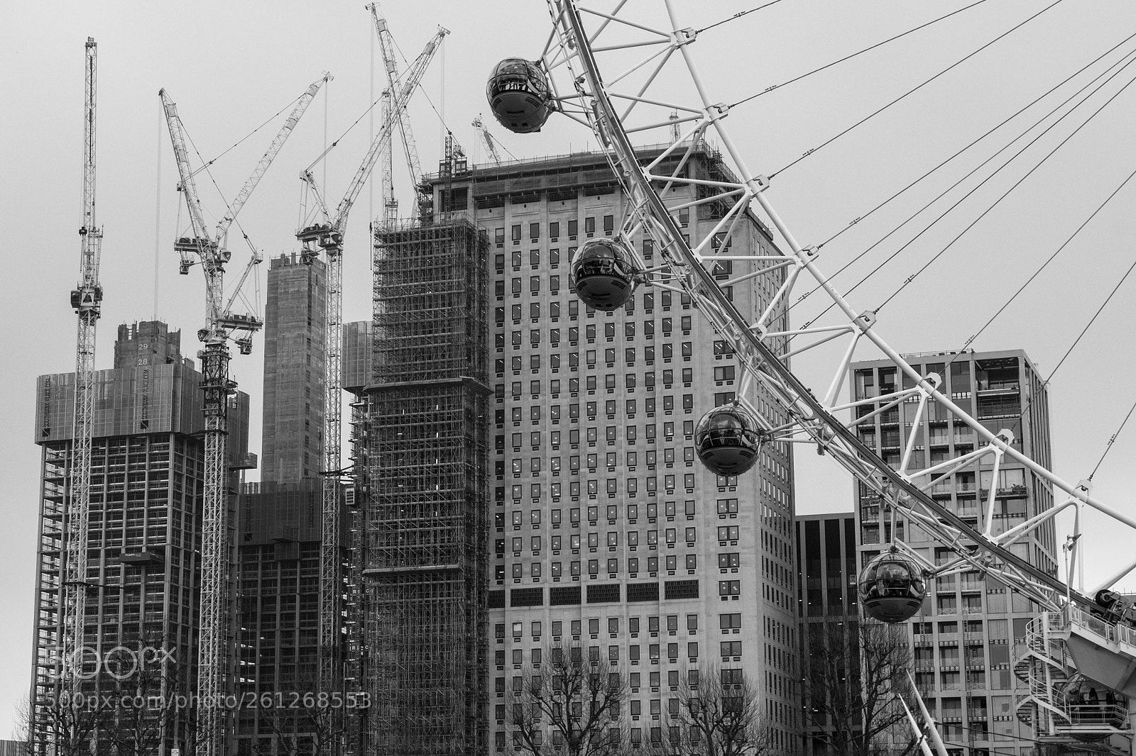 Canon EOS 600D (Rebel EOS T3i / EOS Kiss X5) sample photo. London in black & white photography