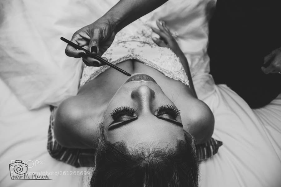 Canon EOS 1300D (EOS Rebel T6 / EOS Kiss X80) sample photo. Black and white bride photography