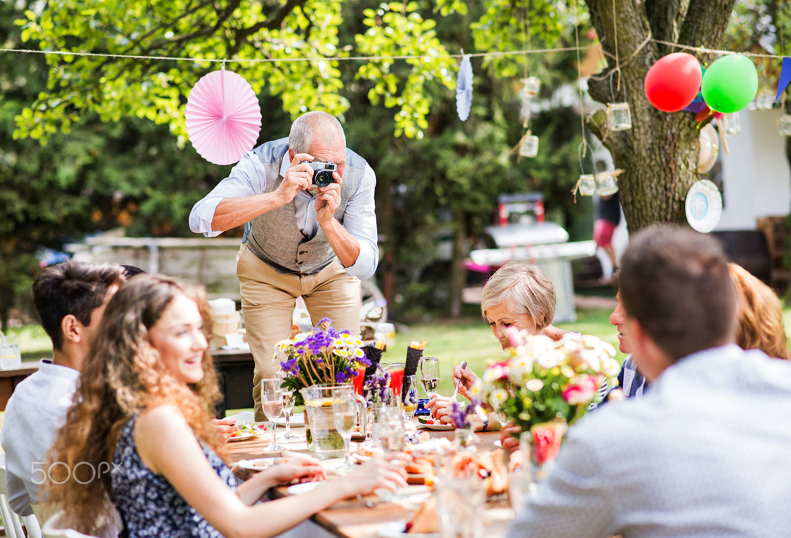 Nikon D4S sample photo. Family celebration or a garden party outside in the backyard. photography