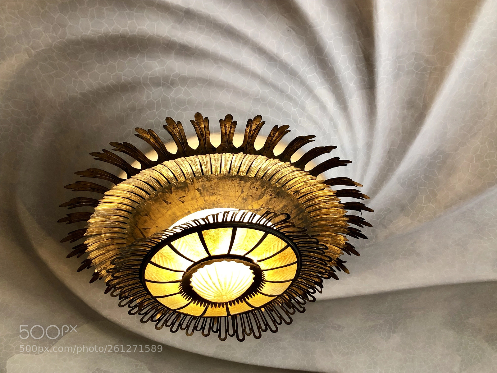 Apple iPhone X sample photo. Spiral on the ceiling photography