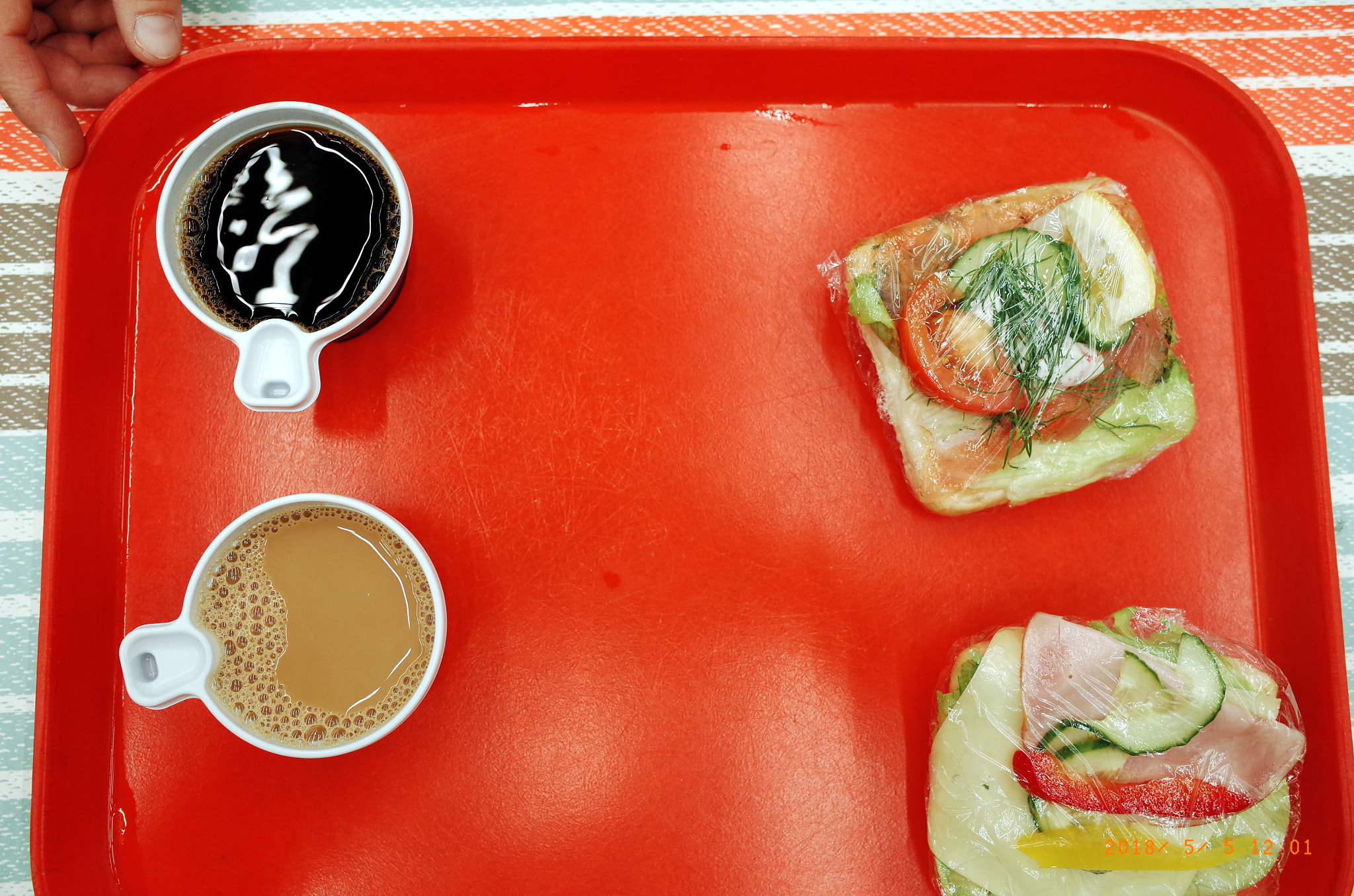 Ricoh GR II sample photo. Fyndmarknad i luleå, coffee tray photography