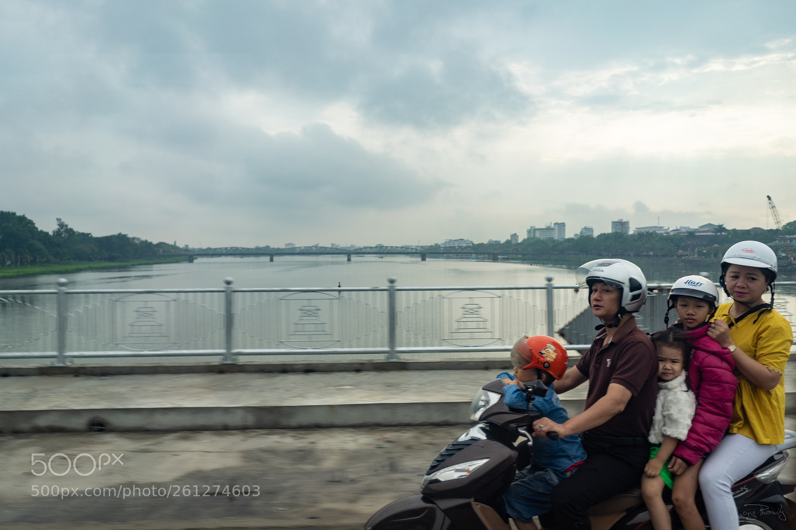 Sony a7 sample photo. Family "minivan" photography