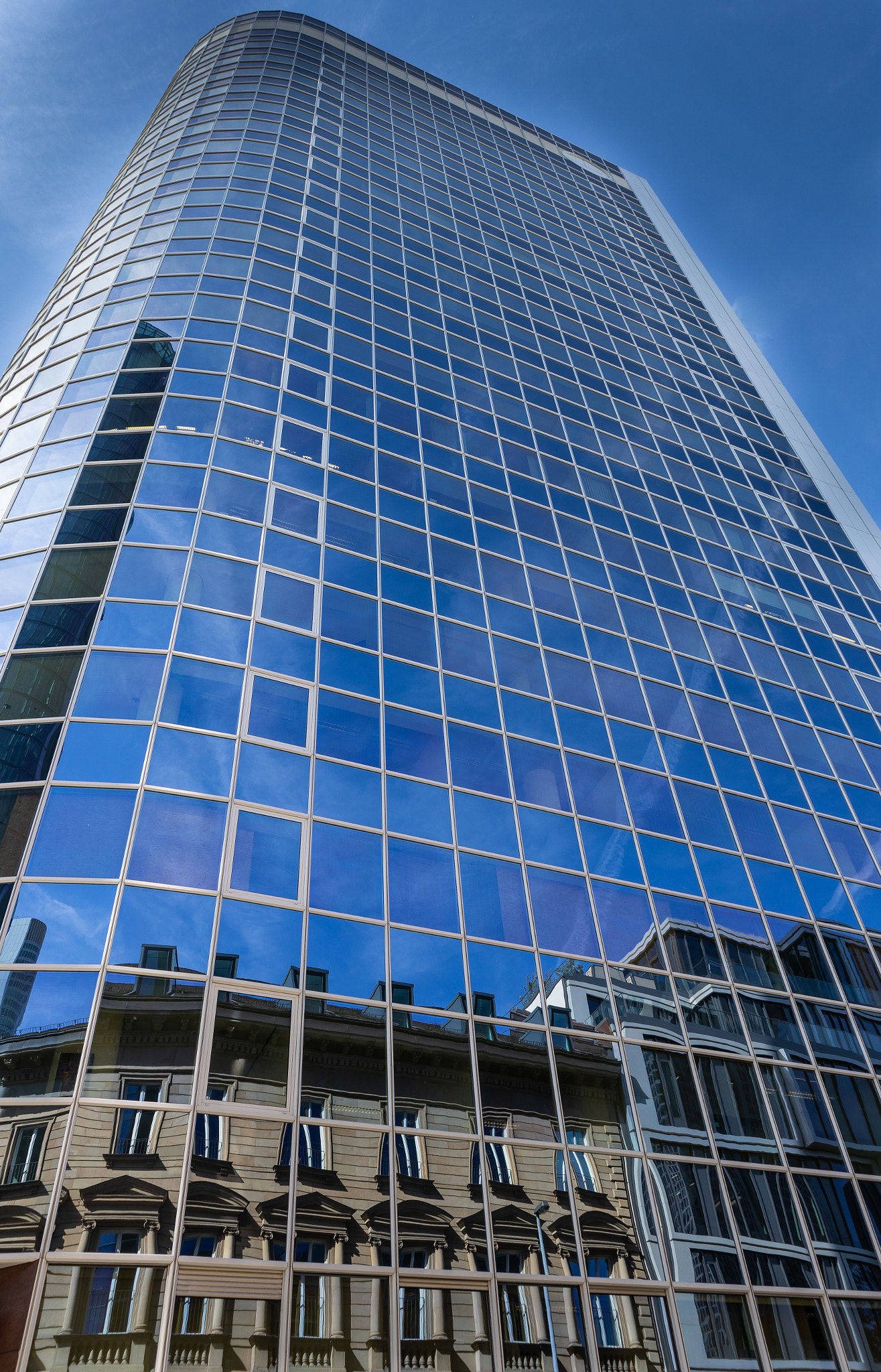 Canon EOS M50 (EOS Kiss M) sample photo. Frankfurt mirroring buidling in citibank hochhaus photography