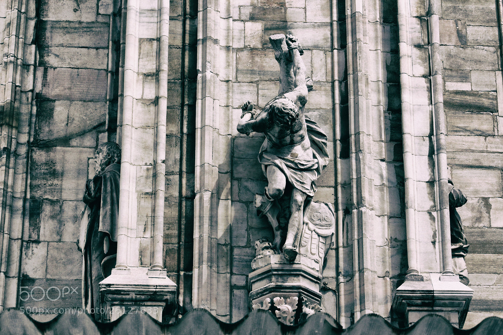 Canon EOS 550D (EOS Rebel T2i / EOS Kiss X4) sample photo. Man on the wall photography