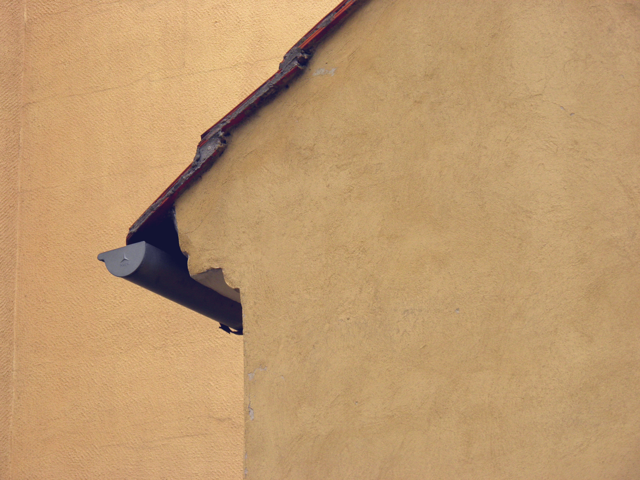 Olympus SP800UZ sample photo. The wall photography