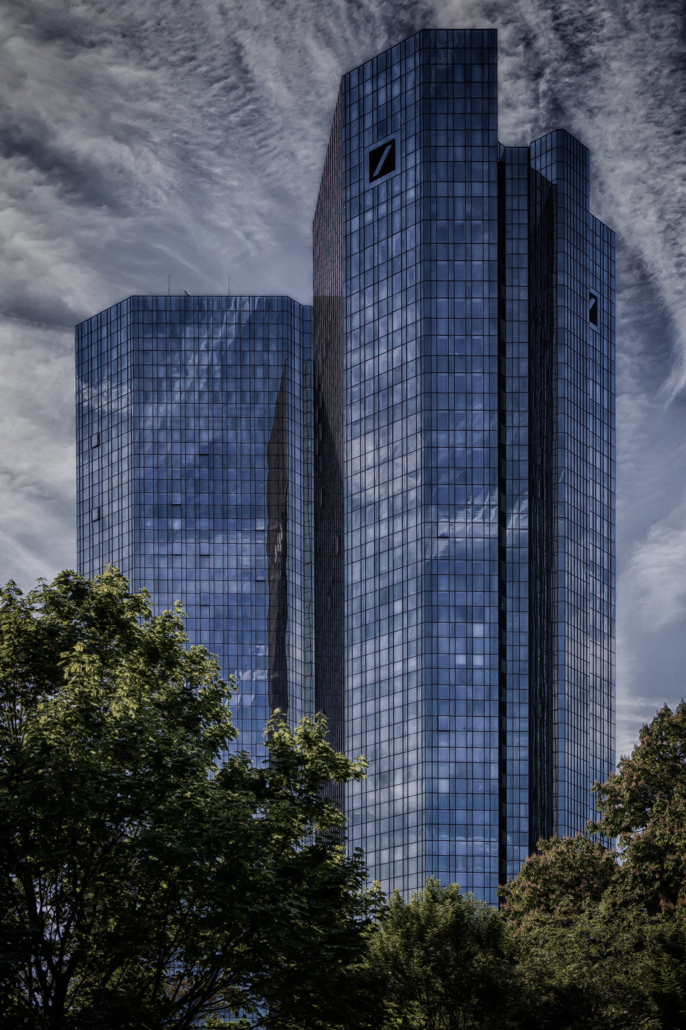 Canon EOS M50 (EOS Kiss M) sample photo. Frankfurt: deutsche bank twin towers photography