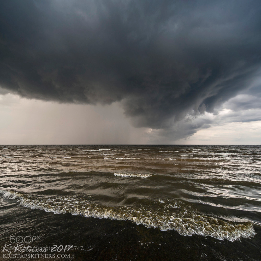 Nikon D700 sample photo. Wave and storm cloud photography