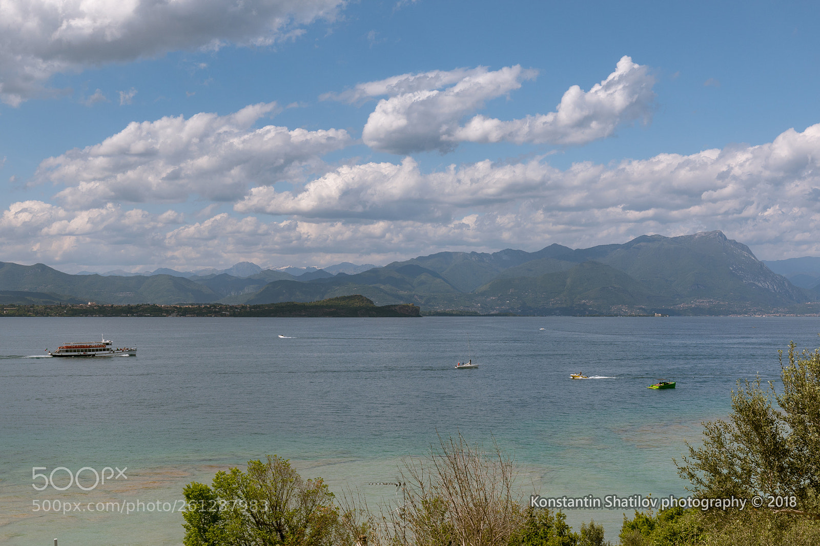 Canon EOS 5D Mark IV sample photo. Lake garda. view from photography