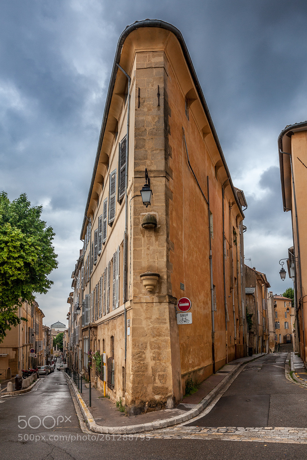 Canon EOS 5D Mark II sample photo. Le "flatiron" aixois photography