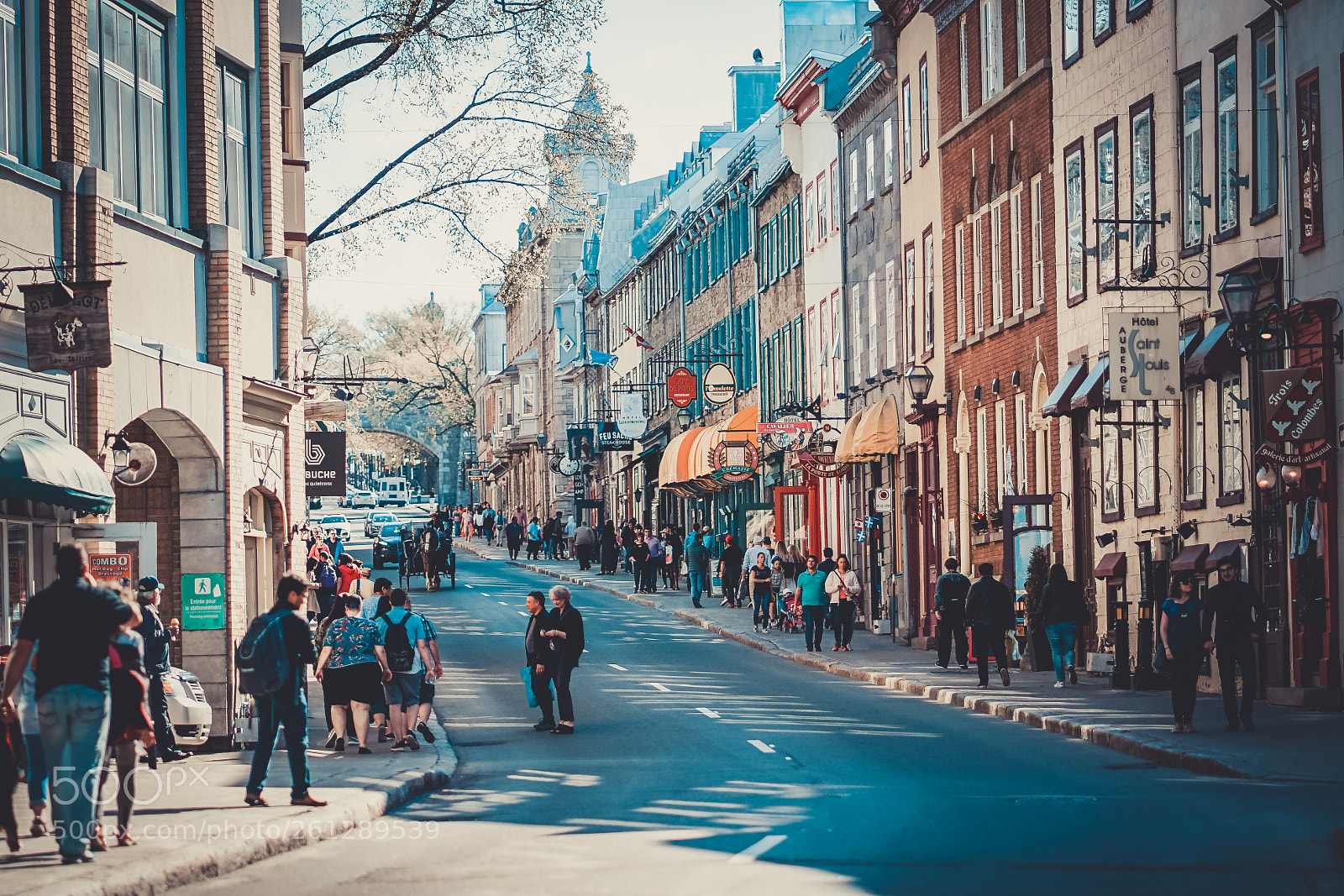 Sony a7 II sample photo. Narrow street in qu photography