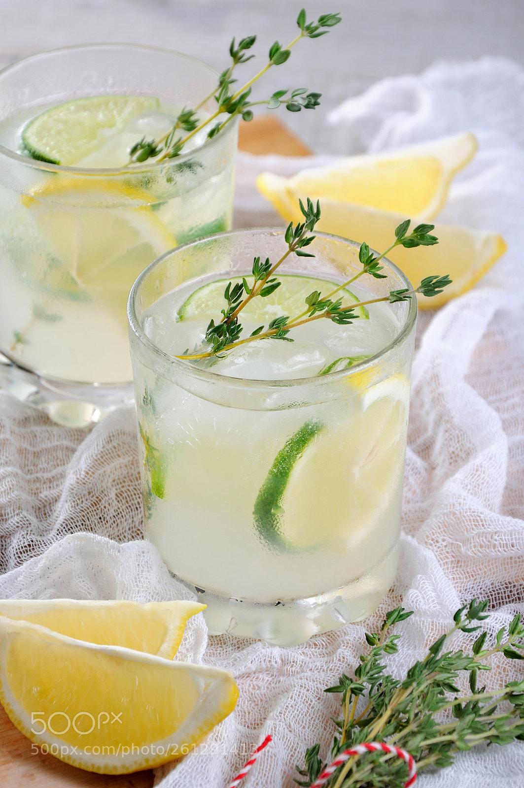 Nikon D90 sample photo. Cocktail-jin, lime juice and photography