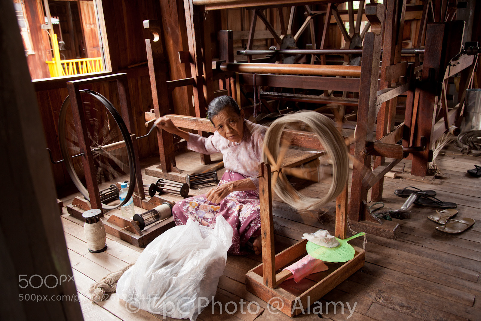 Canon EOS 5D Mark II sample photo. Hand spinning of lotus photography