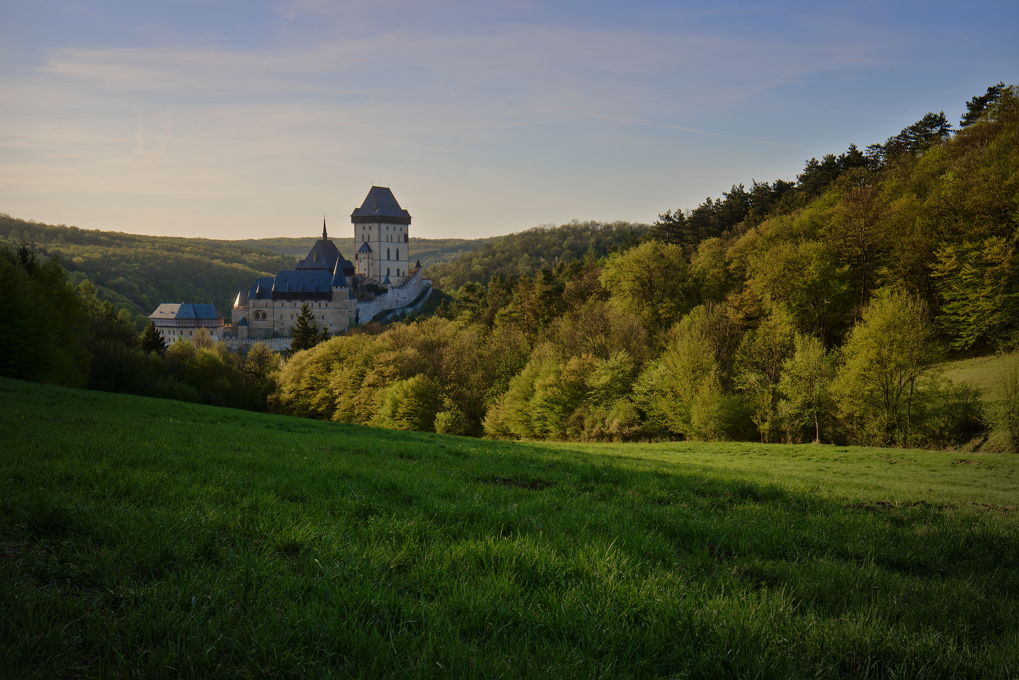 Canon EF 16-35mm F4L IS USM sample photo. Karlštejn photography