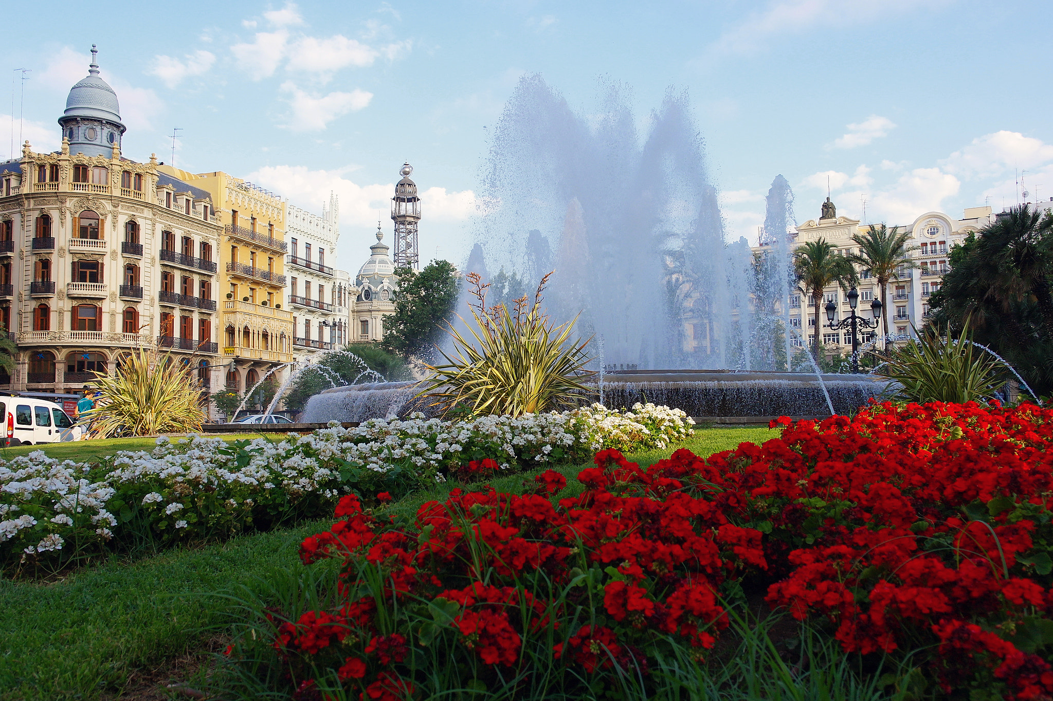 Samsung NX100 sample photo. Plaza del ayuntamiento valencia photography