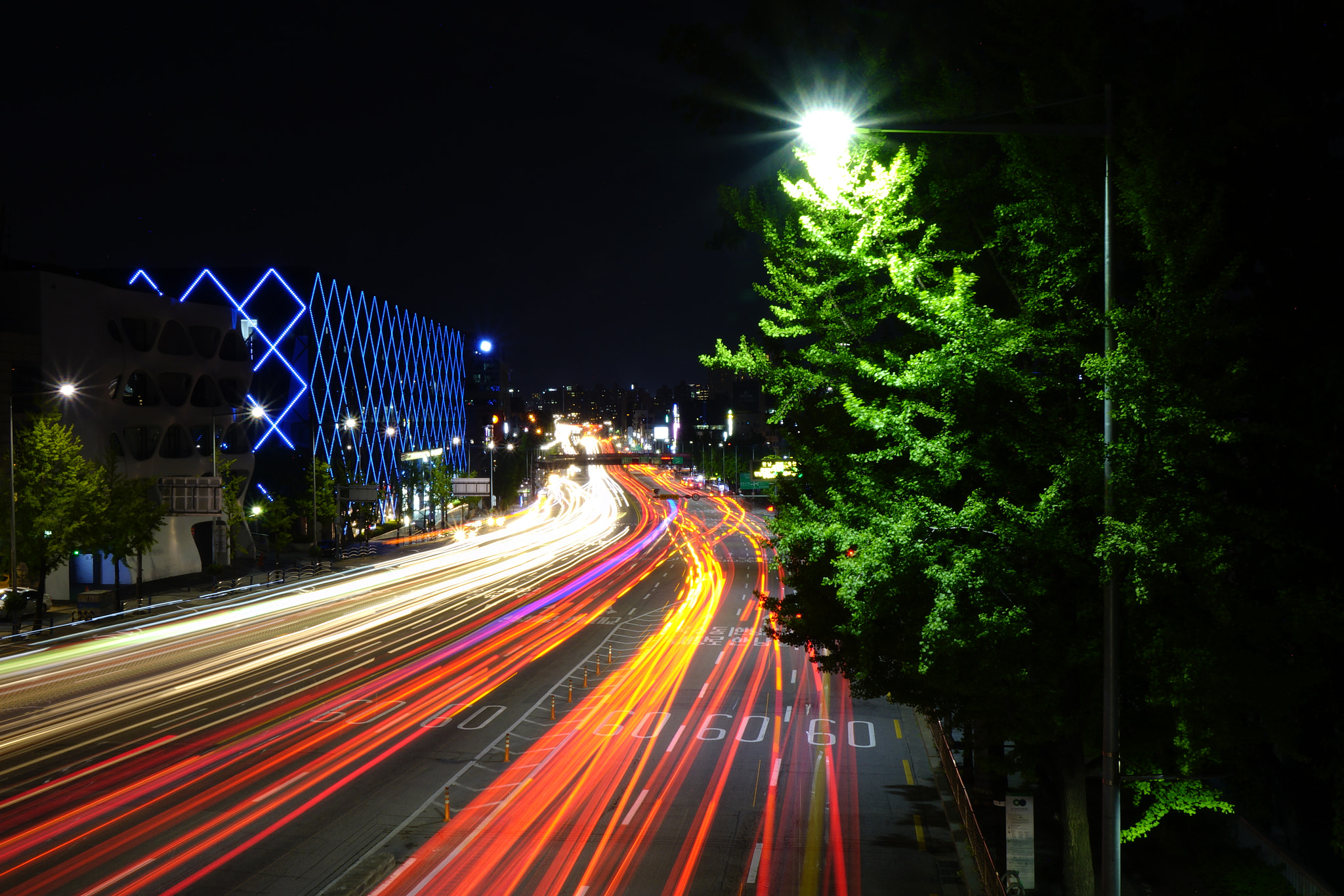 Sony Cyber-shot DSC-RX10 II sample photo. A busy night photography
