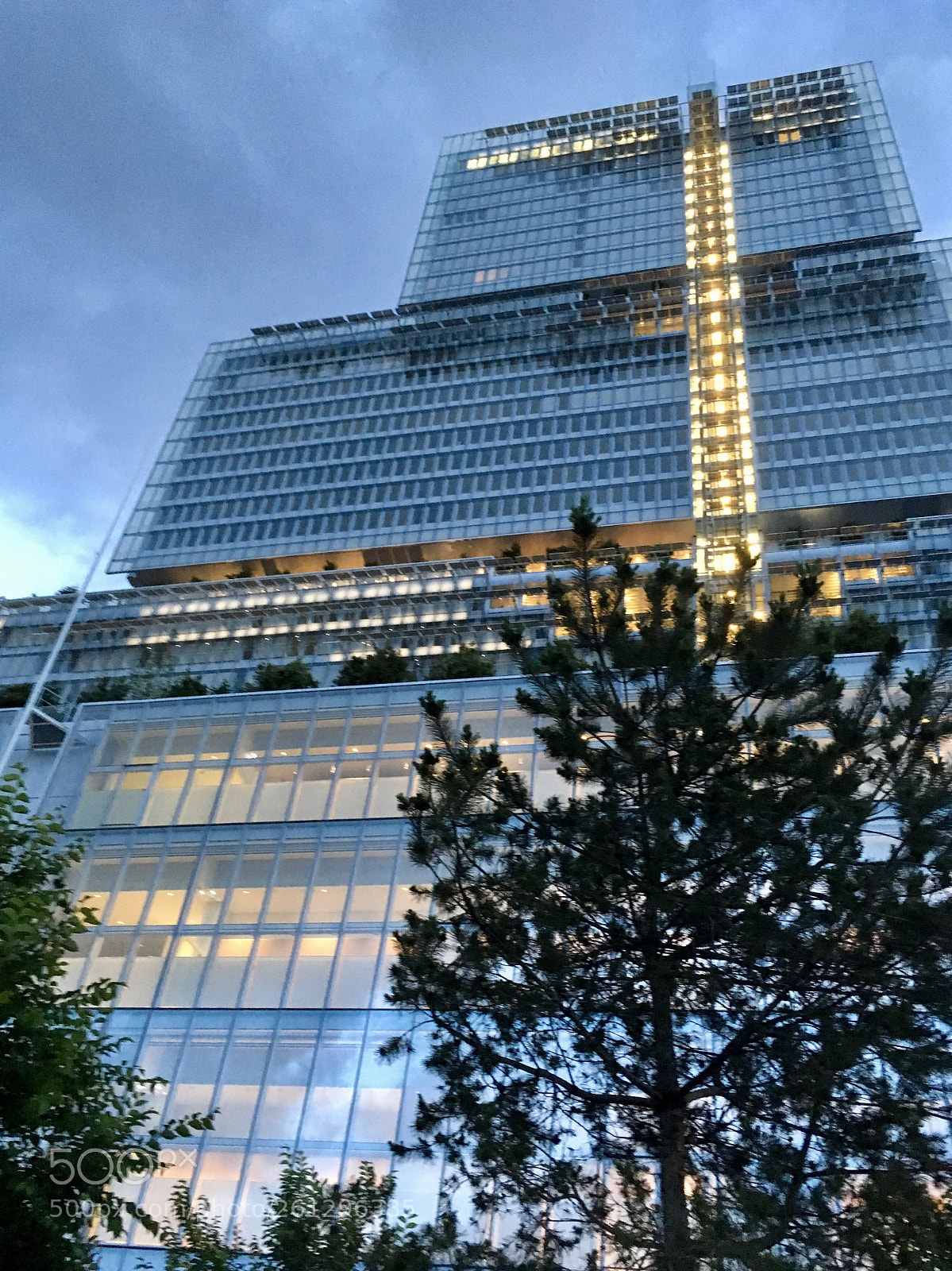 Apple iPhone SE sample photo. Tribunal de paris photography