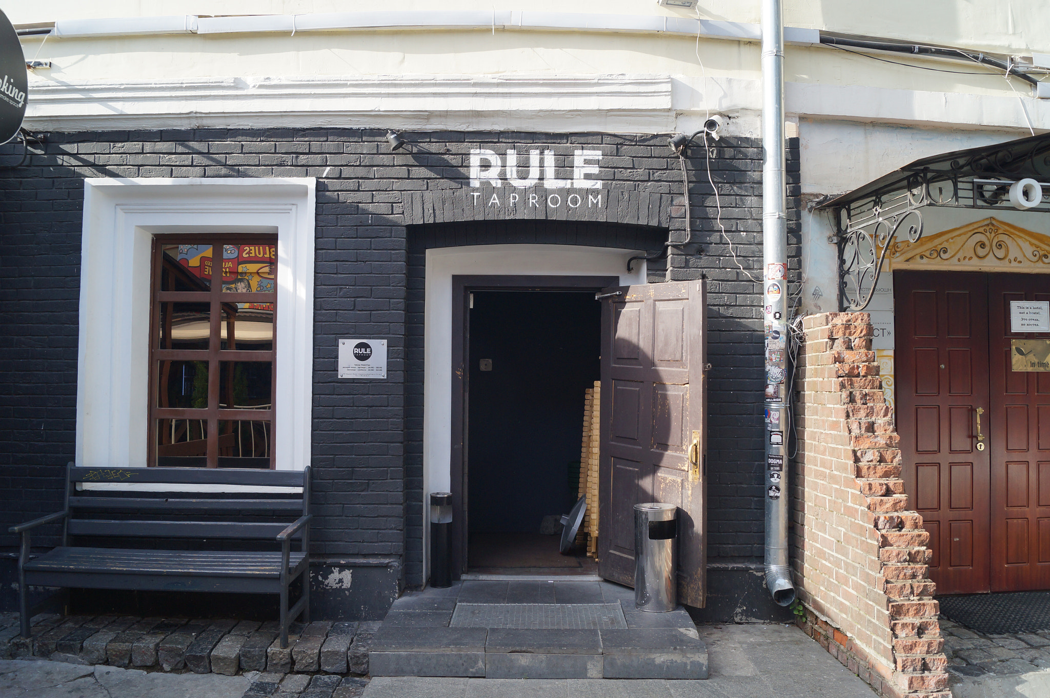 Sony SLT-A37 sample photo. Rule taproom photography